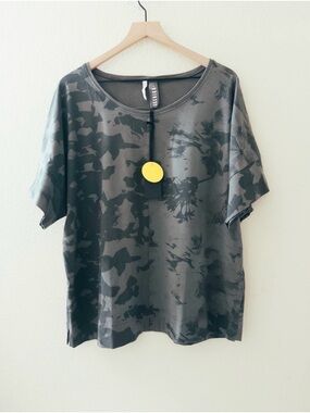 Relaxed Short Sleeve Tee in Charcoal Camo - Unbranded